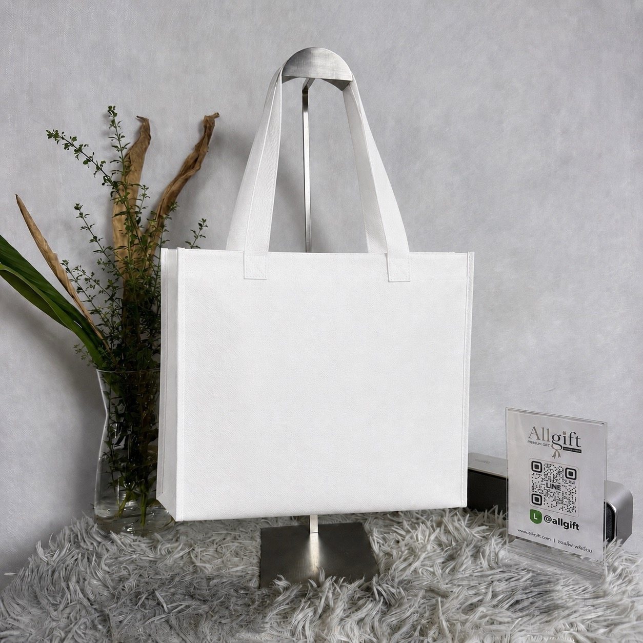 กระเป๋าผ้าสปันบอนด์ พร้อมสกรีนโลโก้ รับผลิตกระเป๋าผ้า Non-Woven สำหรับบริษัท องค์กร และแบรนด์