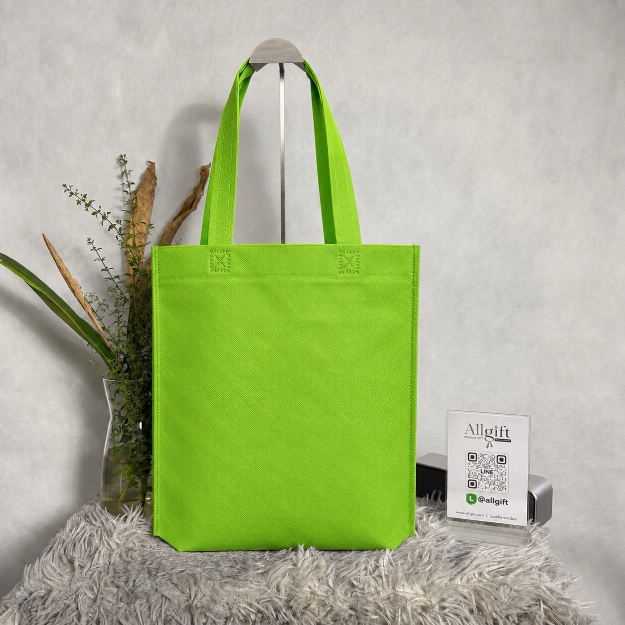 กระเป๋าผ้าสปันบอนด์ พร้อมสกรีนโลโก้ รับผลิตกระเป๋าผ้า Non-Woven ผลิตตามแบบสำหรับบริษัท องค์กร และแบรนด์