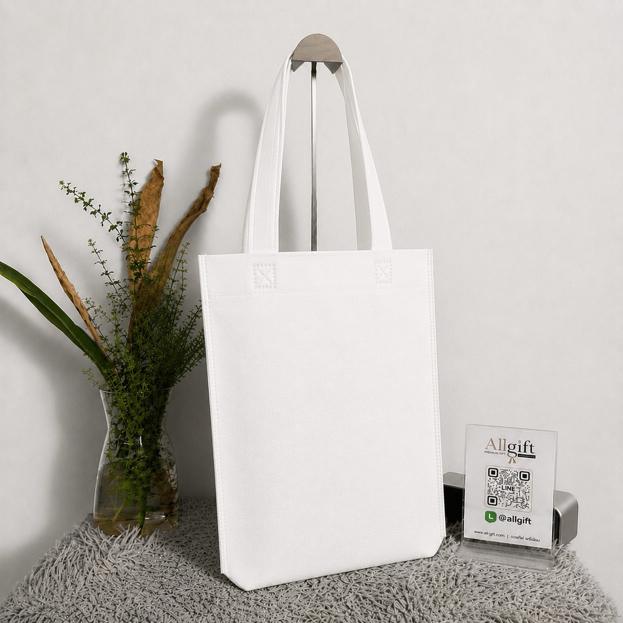 กระเป๋าผ้าสปันบอนด์ พร้อมสกรีนโลโก้ รับผลิตกระเป๋าผ้า Non-Woven คุณภาพสูง สำหรับบริษัท องค์กร และแบรนด์
